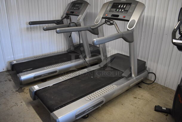 Life Fitness Model 95Ti Metal Commercial Treadmill. 32x84x63. Tested and Working! - Image 2 of 10