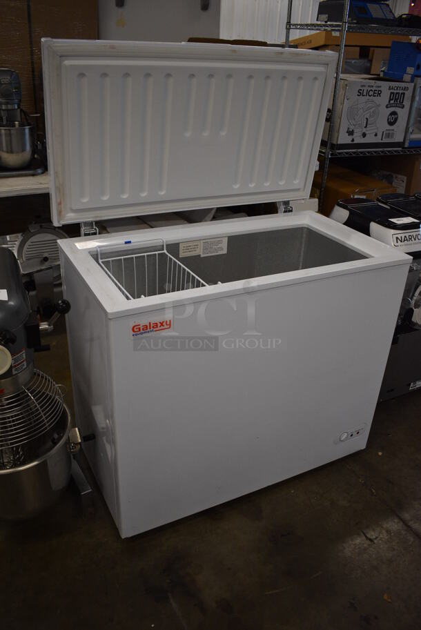 Galaxy 177CF7 Chest Freezer. 115 Volts, 1 Phase. 38x21x33.5. Tested and Powers On But Does Not Get Cold - Image 5 of 8