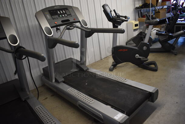 Life Fitness Model 95Ti Metal Commercial Treadmill. 32x84x63. Tested and Working! - Image 7 of 10