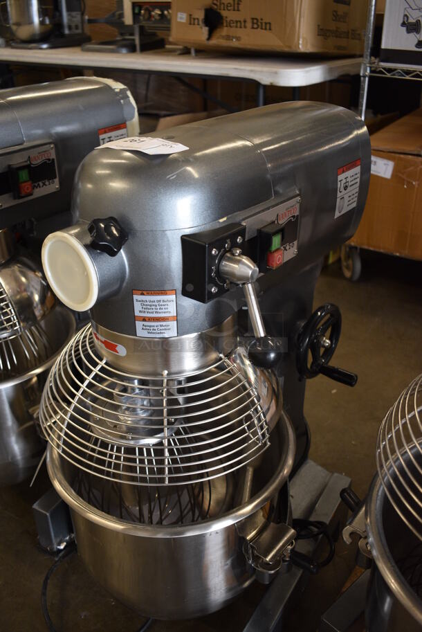 Avantco MX20 Metal Commercial 20 Quart Planetary Dough Mixer w/ Stainless Steel Bowl, Bowl Guard, Whisk and Paddle Attachments. 120 Volts, 1 Phase. 15x21x32. Tested and Working!
