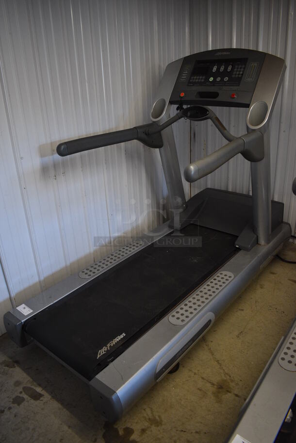 Life Fitness Model 95Ti Metal Commercial Treadmill. 32x84x63. Tested and Working! - Image 2 of 9