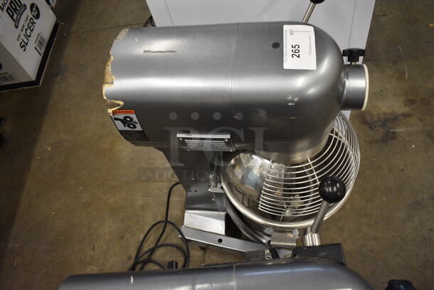 Avantco MX20 Metal Commercial 20 Quart Planetary Dough Mixer w/ Stainless Steel Bowl, Bowl Guard, Whisk and Dough Hook Attachments. 120 Volts, 1 Phase. 15x21x32. Tested and Working! - Image 4 of 8
