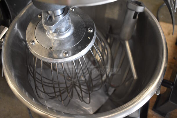 Avantco MX20 Metal Commercial 20 Quart Planetary Dough Mixer w/ Stainless Steel Bowl, Bowl Guard, Whisk and Paddle Attachments. 120 Volts, 1 Phase. 15x21x32. Tested and Working! - Image 8 of 9
