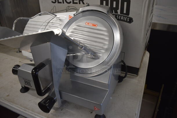 BRAND NEW IN BOX! Backyard Pro MS-106115A Stainless Steel Commercial Countertop Meat Slicer w/ Blade Sharpener. 120 Volts, 1 Phase. 21x18x17. Tested and Working! - Image 5 of 7