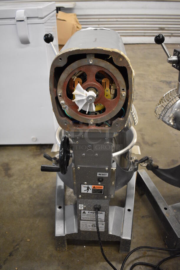 Avantco MX20 Metal Commercial 20 Quart Planetary Dough Mixer w/ Stainless Steel Bowl, Bowl Guard, Whisk and Dough Hook Attachments. 120 Volts, 1 Phase. 15x21x32. Tested and Working! - Image 7 of 8