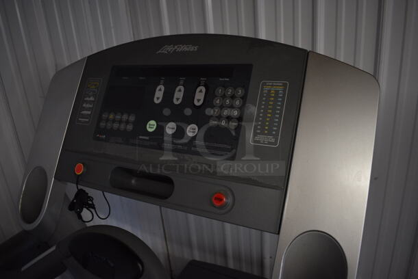 Life Fitness Model 95Ti Metal Commercial Treadmill. 32x84x63. Tested and Working! - Image 7 of 9