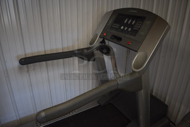 Life Fitness Model 95Ti Metal Commercial Treadmill. 32x84x63. Tested and Working! - Image 9 of 9