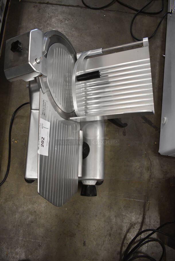 BRAND NEW IN BOX! Avantco 177SL312 Stainless Steel Commercial Countertop Meat Slicer w/ Blade Sharpener. 120 Volts, 1 Phase. 26x20x20. Tested and Working! - Image 3 of 7
