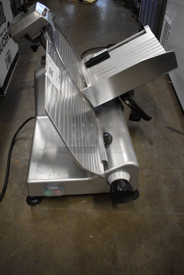 BRAND NEW IN BOX! Avantco 177SL312 Stainless Steel Commercial Countertop Meat Slicer w/ Blade Sharpener. 120 Volts, 1 Phase. 26x20x20. Tested and Working! - Image 4 of 7