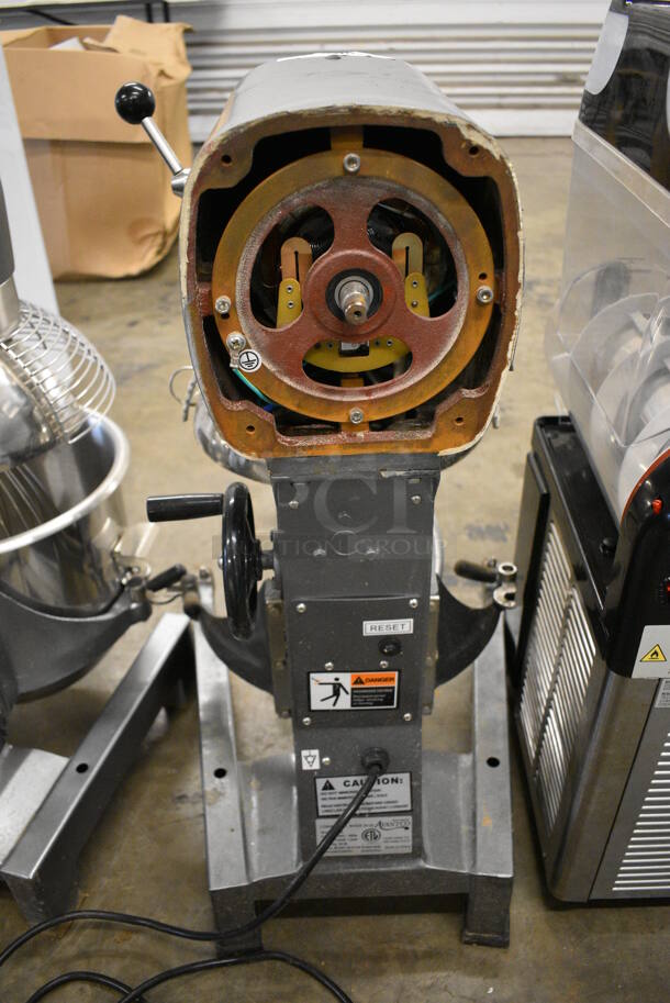 Avantco MX20 Metal Commercial 20 Quart Planetary Dough Mixer w/ Bowl Guard. 120 Volts, 1 Phase. 15x21x32. Tested and Working! - Image 6 of 6