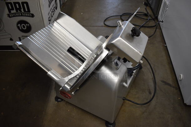 BRAND NEW IN BOX! Avantco 177SL312 Stainless Steel Commercial Countertop Meat Slicer w/ Blade Sharpener. 120 Volts, 1 Phase. 26x20x20. Tested and Working! - Image 6 of 7