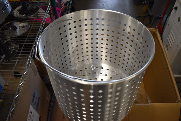 IN ORIGINAL BOX! Backyard Pro Metal Seafood Boiler and Steamer Kit - Image 5 of 6