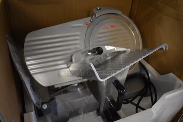 BRAND NEW IN BOX! Backyard Pro 554SL110E Stainless Steel Commercial Countertop Meat Slicer w/ Blade Sharpener. 20x17x14. Tested and Working! - Image 4 of 5