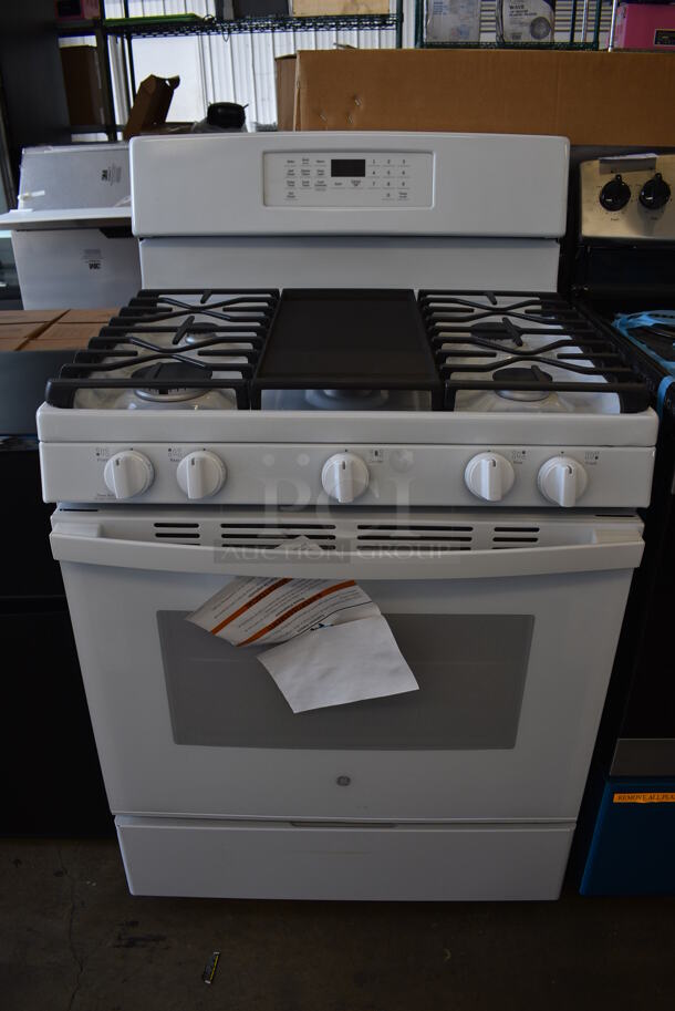 BRAND NEW SCRATCH AND DENT! General Electric Stainless Steel Natural Gas Powered 4 Burner Range w/ Oven. 30x27x48 - Image 1 of 9