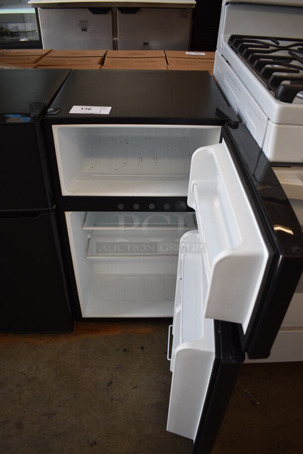 Galanz Model GL31BK/GL31S5/GL31S3 Black Mini Cooler. 120 Volts, 1 Phase. 19x21x33. Tested and Working! - Image 3 of 7
