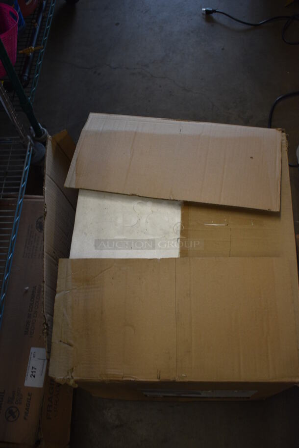 BRAND NEW IN BOX! Avantco SL312 Stainless Steel Commercial Countertop Meat Slicer. 22x18x17. Tested and Working! - Image 3 of 7