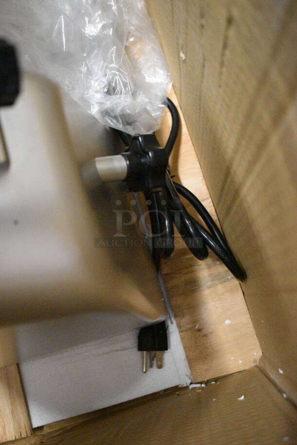 BRAND NEW IN BOX! Avantco SL312 Stainless Steel Commercial Countertop Meat Slicer. 22x18x17. Tested and Working! - Image 6 of 7