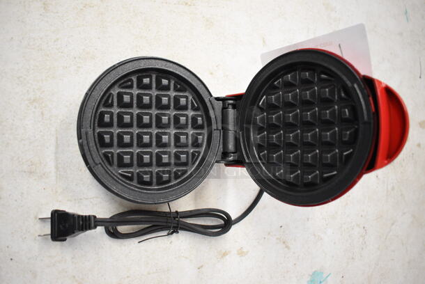 Dash DMW001RD Countertop Waffle Maker. 120 Volts, 1 Phase. 5x6x3 - Image 3 of 4