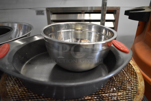 ALL ONE MONEY! Lot of Various Metal Pans and Bowls! - Image 6 of 9