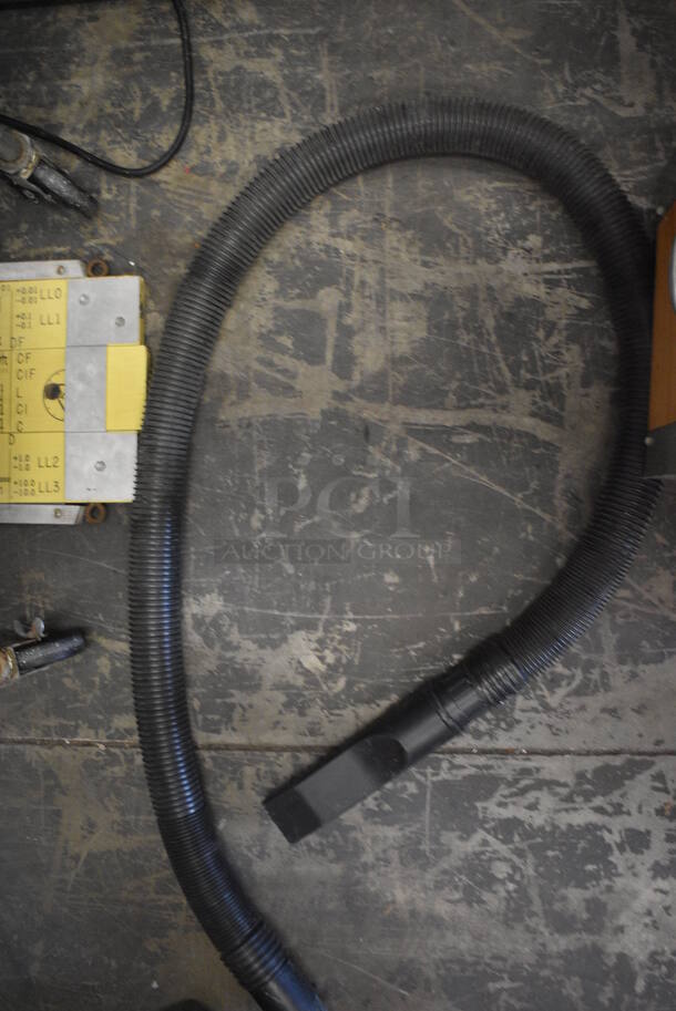 Rigid Orange and Black Poly Wet Dry Vacuum Cleaner. 18x19x28. Tested and Working! - Image 6 of 6
