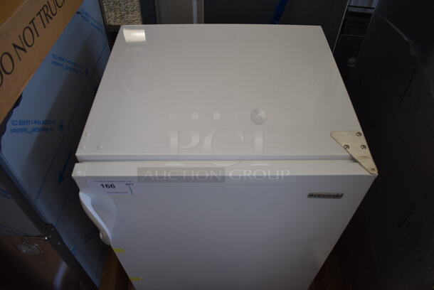 BRAND NEW! 2017 Summit FF7BIADA Metal Mini Cooler. 120 Volts, 1 Phase. 23x22x33. Tested and Working! - Image 3 of 6