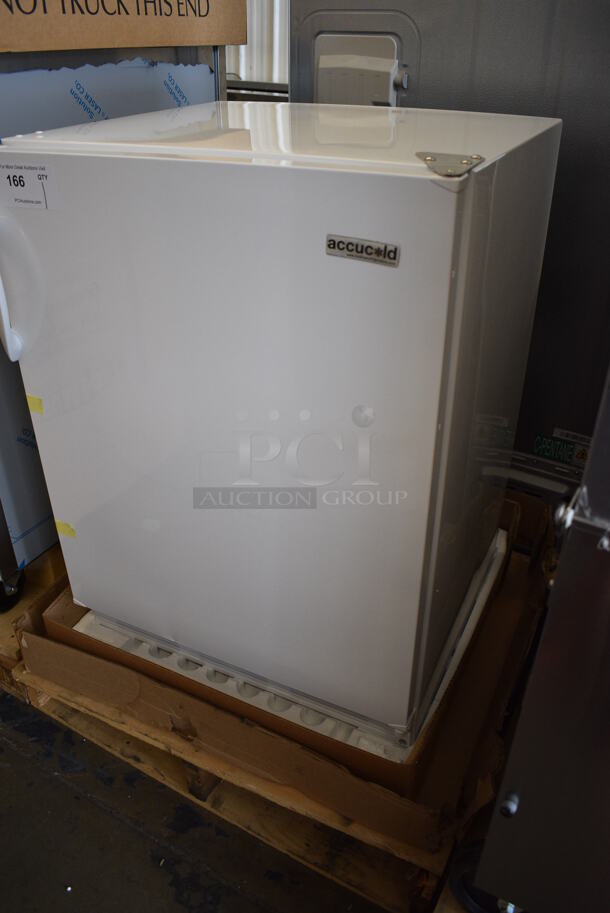 BRAND NEW! 2017 Summit FF7BIADA Metal Mini Cooler. 120 Volts, 1 Phase. 23x22x33. Tested and Working! - Image 4 of 6