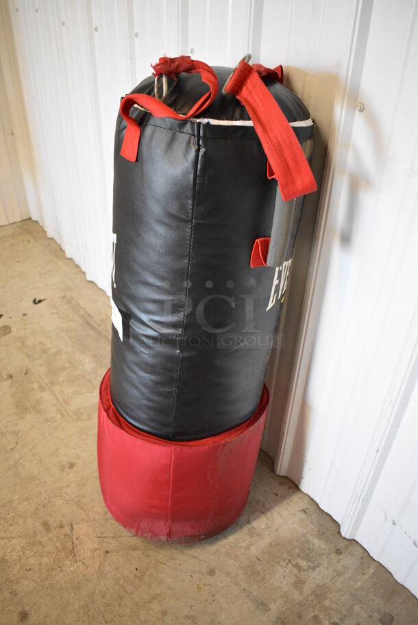 Everlast Black and Red Punching Bag. 15x15x40 - Image 6 of 6