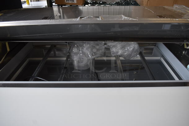 BRAND NEW! Beverage Air Model SPE48-18M-DS Stainless Steel Commercial Double Sided Sandwich Salad Prep Table Bain Marie Mega Top. 115 Volts, 1 Phase. 48x49x41. Tested and Working! - Image 4 of 11