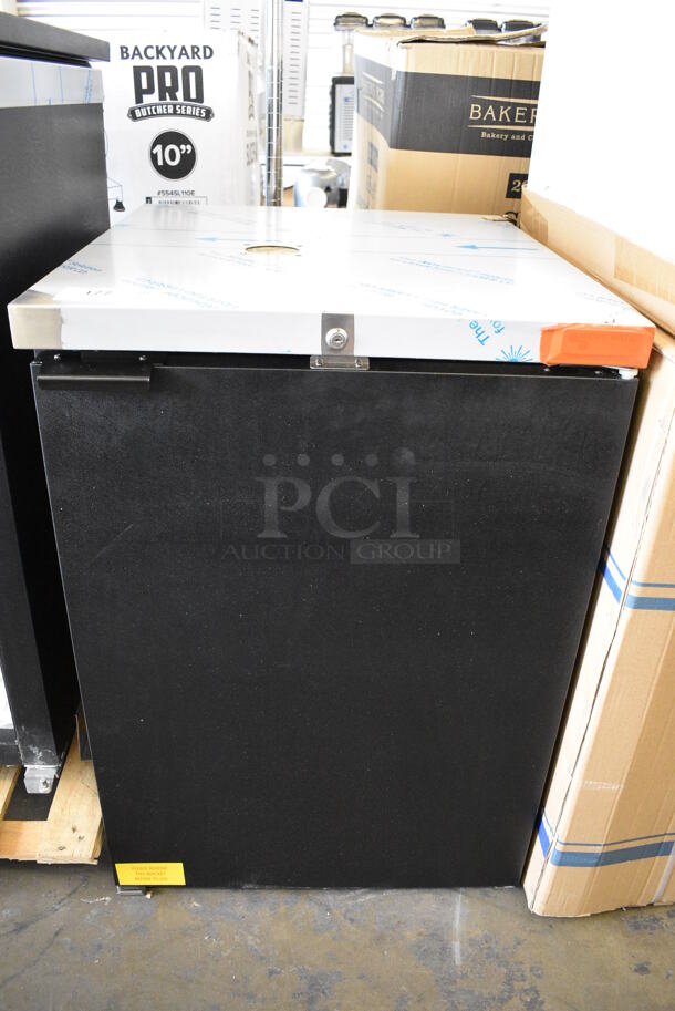 BRAND NEW SCRATCH AND DENT! 2019 Micro Matic Model MDD 23 E Stainless Steel Single Door Direct Draw Kegerator. 115 Volts, 1 Phase. 25x28x36. Tested and Working!