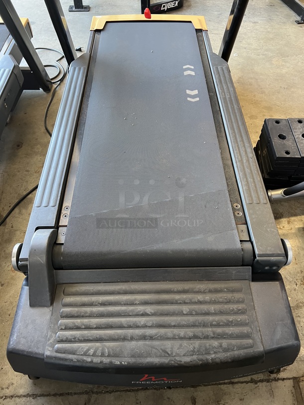 Freemotion Model FMTK74810.7 i11.9 Incline Trainer Treadmill. 110-120 Volts, 1 Phase. 37x78x72. Tested and Working! - Image 3 of 10