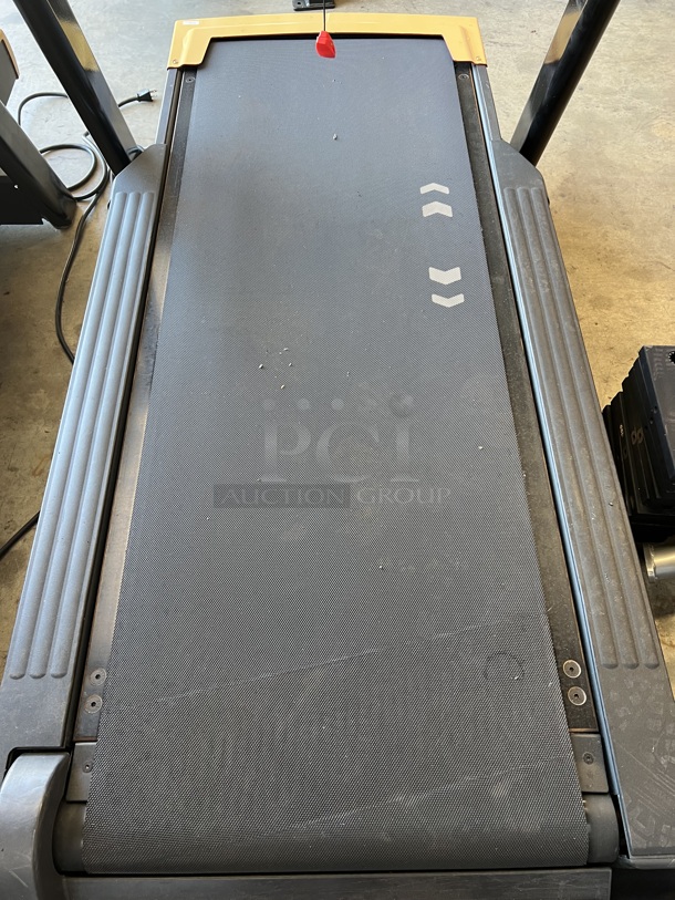 Freemotion Model FMTK74810.7 i11.9 Incline Trainer Treadmill. 110-120 Volts, 1 Phase. 37x78x72. Tested and Working! - Image 6 of 10