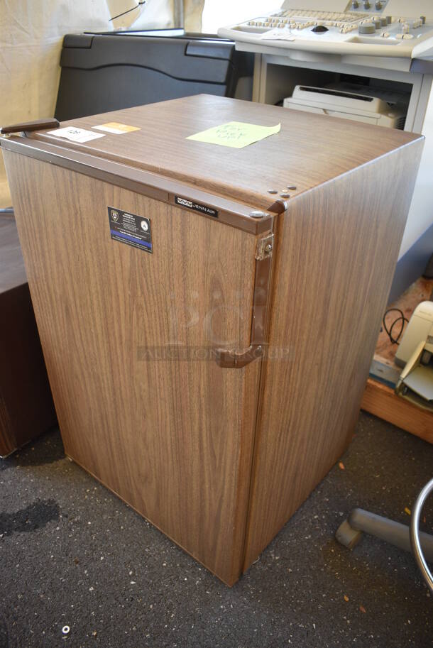 Jenn Air Wood Pattern Mini Cooler w/ Chill Chest Section. 120 Volts, 1 Phase. 22x21x33.5 - Image 2 of 7