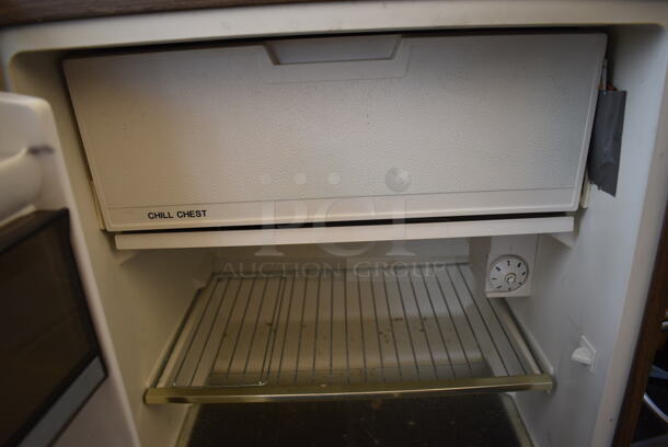 Jenn Air Wood Pattern Mini Cooler w/ Chill Chest Section. 120 Volts, 1 Phase. 22x21x33.5 - Image 7 of 7