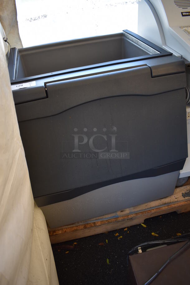 Metal Commercial Ice Machine Bin. 30.5x33.5x31 - Image 3 of 7