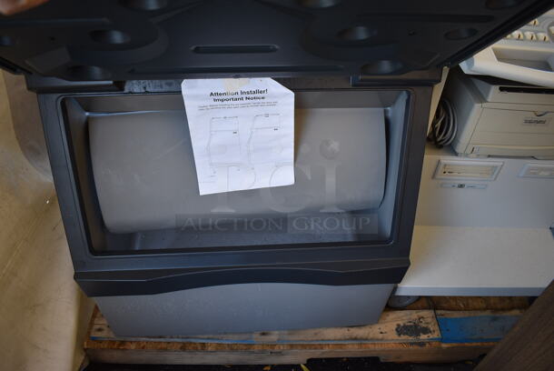Metal Commercial Ice Machine Bin. 30.5x33.5x31 - Image 5 of 7