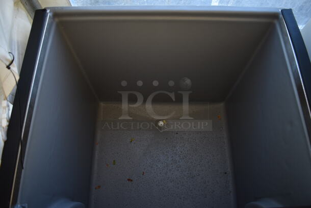 Metal Commercial Ice Machine Bin. 30.5x33.5x31 - Image 7 of 7