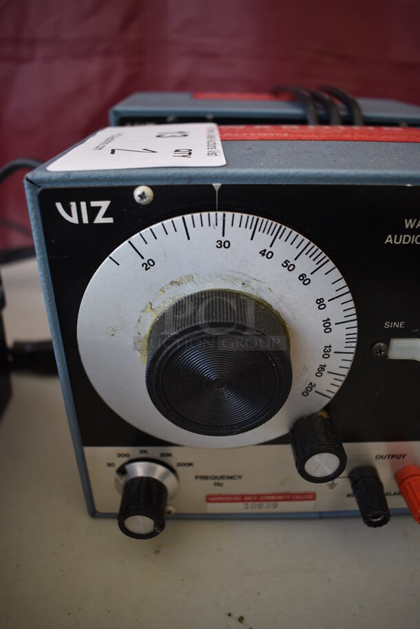 2 Viz WA-504B/44D Metal Sine Square Wave Audio Generator. 8x5x6. 2 Times Your Bid! - Image 4 of 6