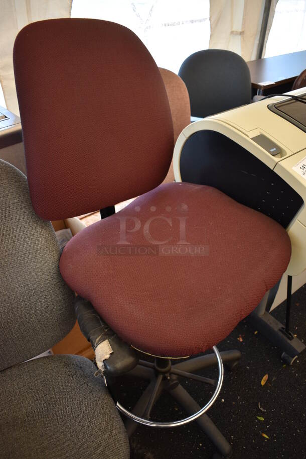 6 Various Office Chairs on Casters. Includes 27x20x42. 6 Times Your Bid! - Image 5 of 8