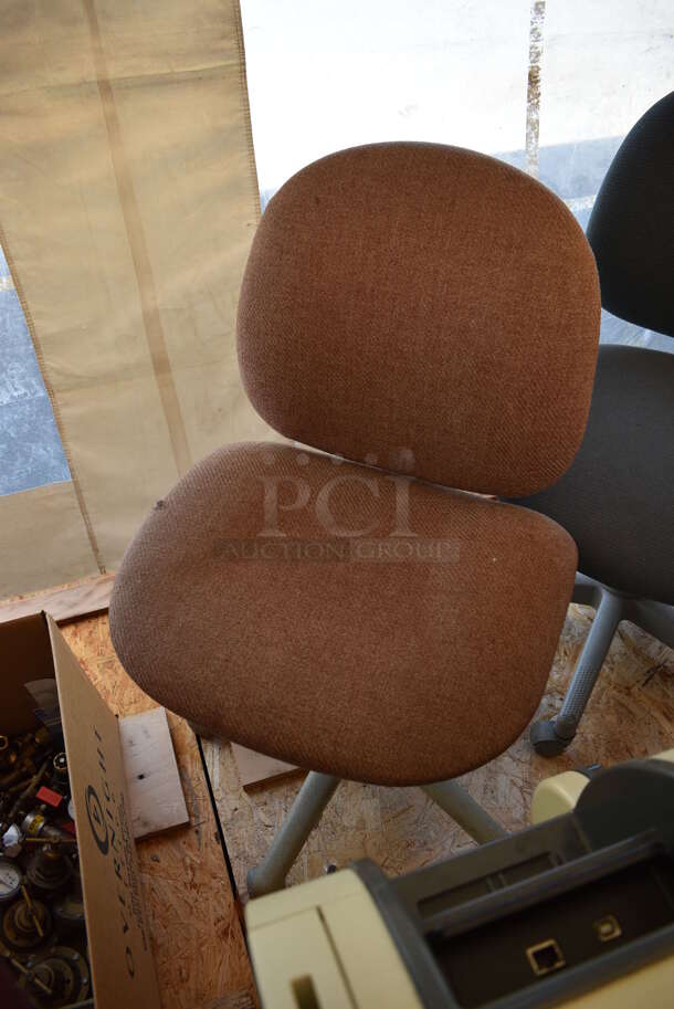 6 Various Office Chairs on Casters. Includes 27x20x42. 6 Times Your Bid! - Image 6 of 8