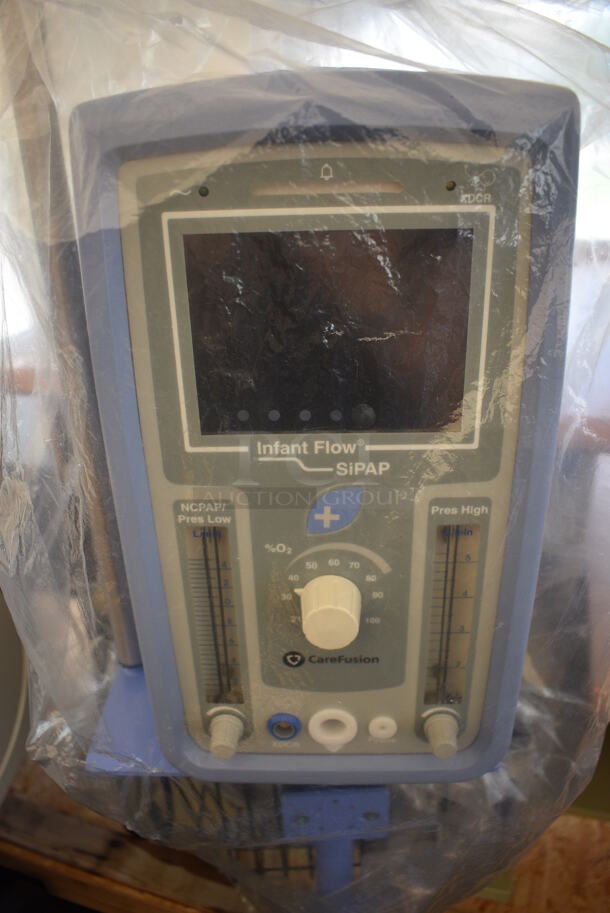 CareFusion XDCR Infant Flow SiPAP nCPAP Machine on Casters. 22x22x65 - Image 3 of 8