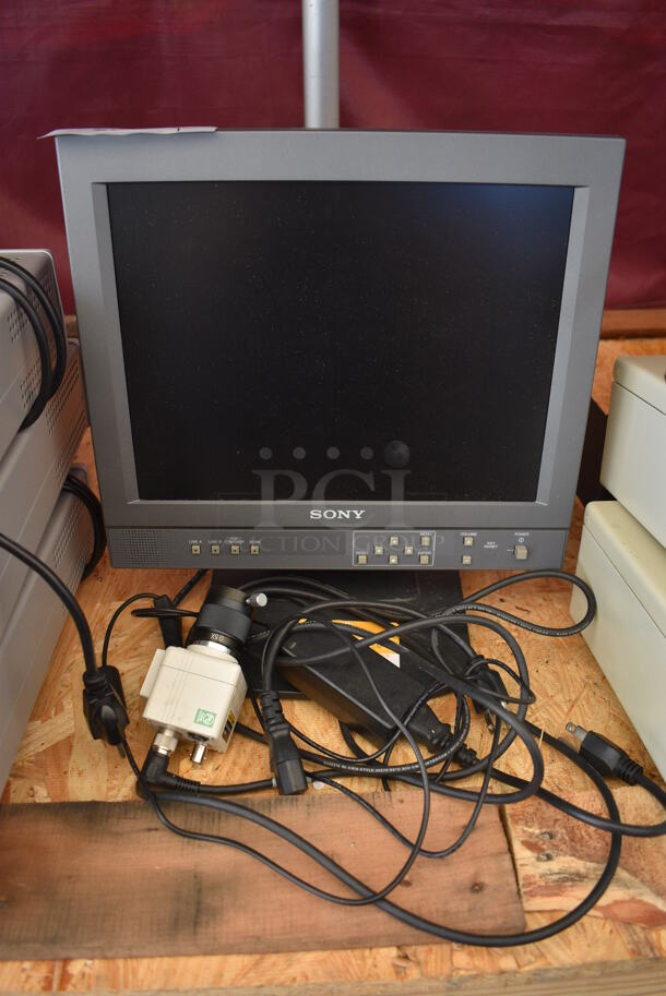 Sony LMD-1410 14" LCD Monitor w/ SZ-CD05 Camera.  - Image 1 of 12