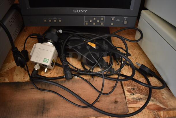 Sony LMD-1410 14" LCD Monitor w/ SZ-CD05 Camera.  - Image 2 of 12