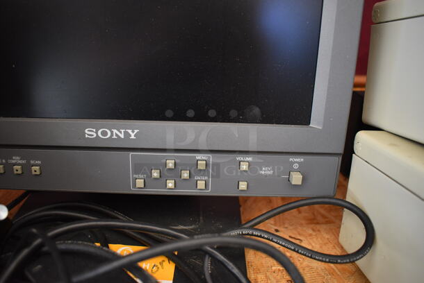 Sony LMD-1410 14" LCD Monitor w/ SZ-CD05 Camera.  - Image 4 of 12