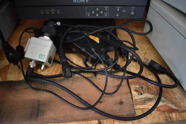 Sony LMD-1410 14" LCD Monitor w/ SZ-CD05 Camera.  - Image 6 of 12