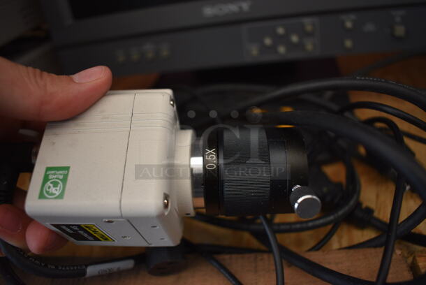 Sony LMD-1410 14" LCD Monitor w/ SZ-CD05 Camera.  - Image 10 of 12
