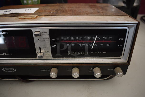 Zenith H472W Metal Countertop Radio. 11x7x5 - Image 3 of 8