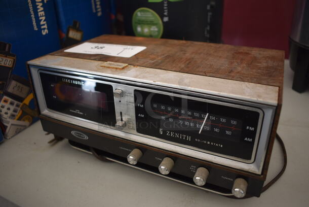 Zenith H472W Metal Countertop Radio. 11x7x5 - Image 4 of 8
