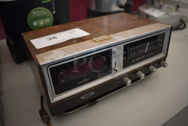 Zenith H472W Metal Countertop Radio. 11x7x5 - Image 5 of 8