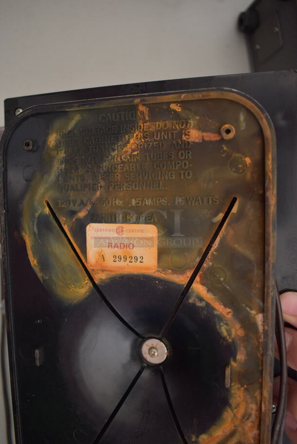 Zenith H472W Metal Countertop Radio. 11x7x5 - Image 8 of 8