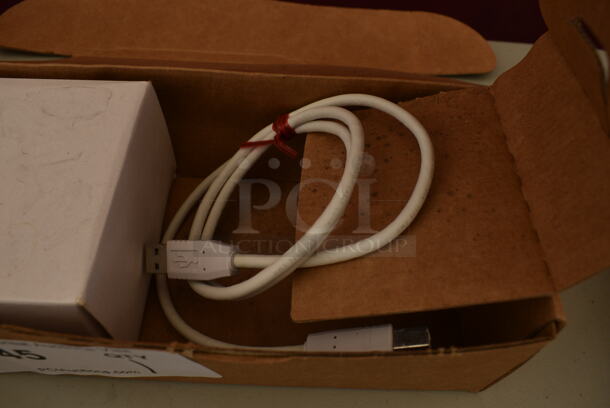 Amp 788289 USB Hub. 5.5x4x1 - Image 5 of 5